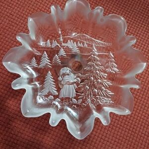 Mikasa Etched Winter Scene Frosted Cake Dessert Pedestal Serving Plate